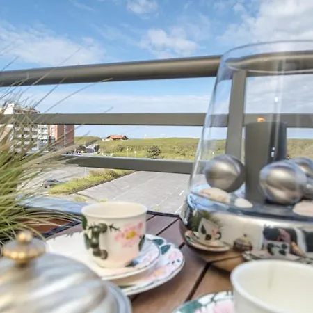 Beachwalk Apartment *